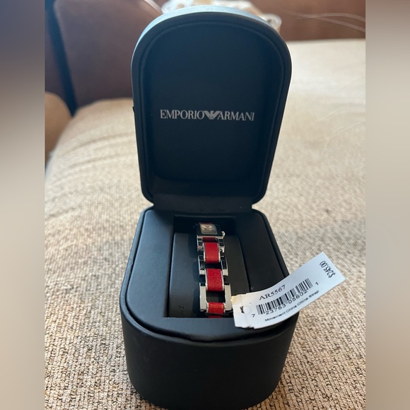 Emporio Armani Women’s Watch NWT - Picture 2 of 9